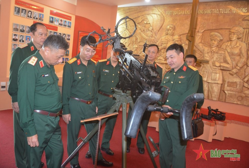  Trung tướng Lê Quang Minh kiểm tra hoạt động công tác Đảng, công tác chính trị Nhà máy Z111